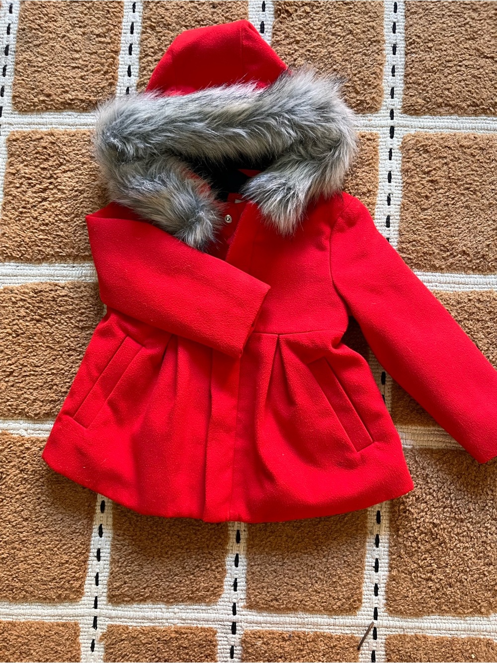 Cat & Jack 3T Girls winter red coat with fur hood zips and snaps